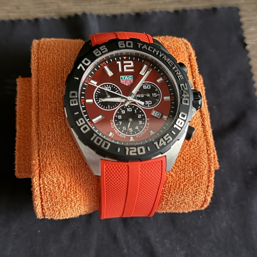 TAG Heuer Formula 1 Quartz Chronograph – Red – Excellent – Papers - CAZ101AN